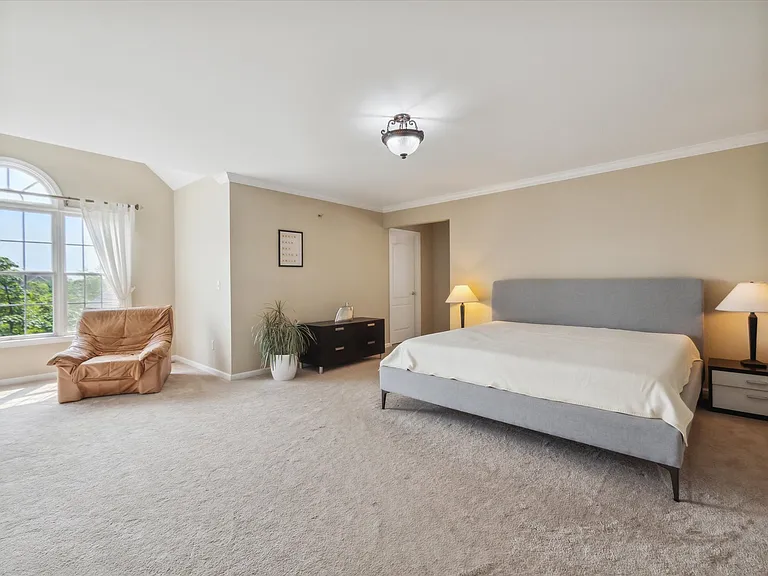 24323 Bellingham Dr — Photo 15