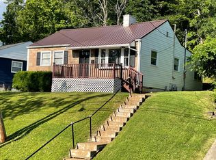 1738 Crestmont Dr, Huntington, WV