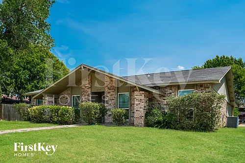 1316 Royal Oak Dr Photo 1