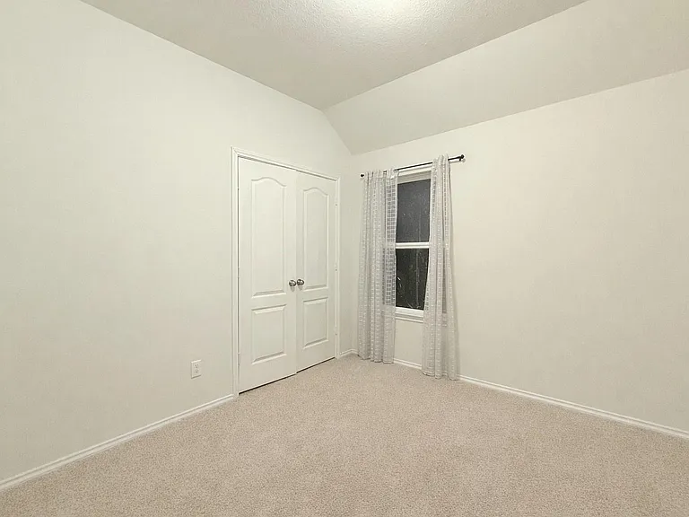 15515 Islandview Ln — Photo 9