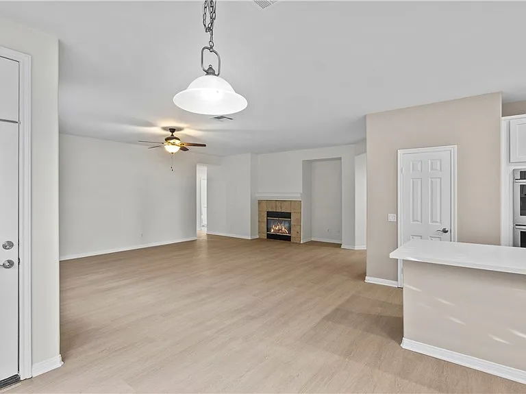 1728 Tamarron Dr — Photo 15