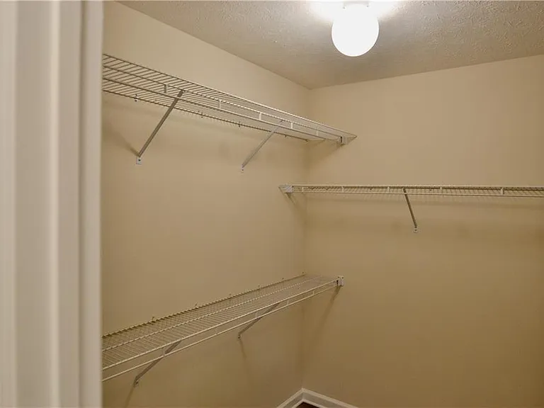 911 Oakwood Dr — Photo 21