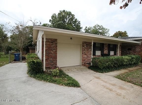 Garage and Extra Parking