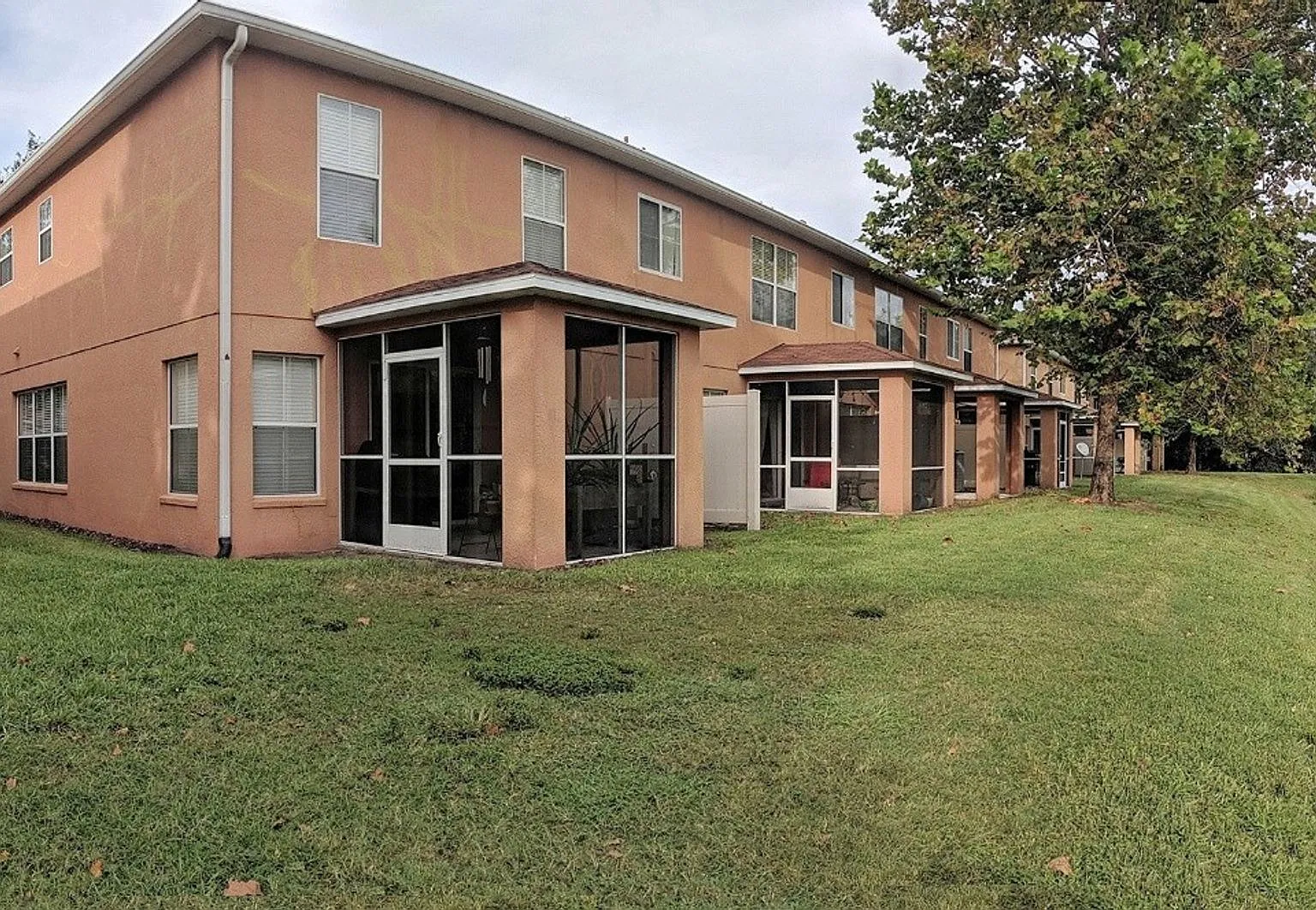 Quality Townhome In Convenient Location! — Photo 2