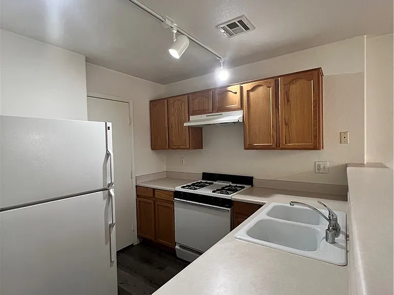 2520 Sierra Bello Ave #103 — Photo 25