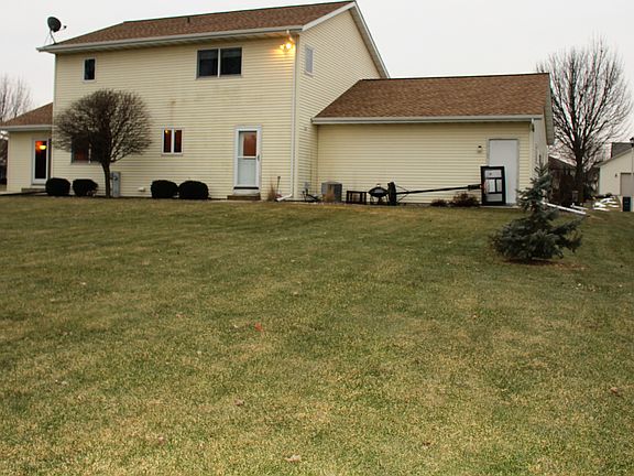 3rd image of 475 Mustang Ln