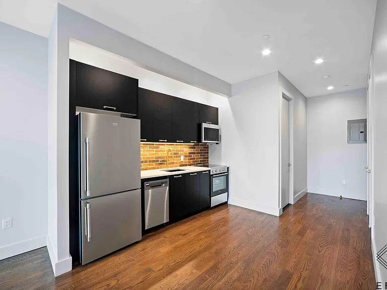 101 Varet St #3D — Photo 3