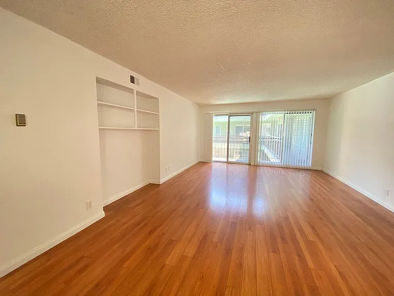 511 N Kenmore — Photo 11