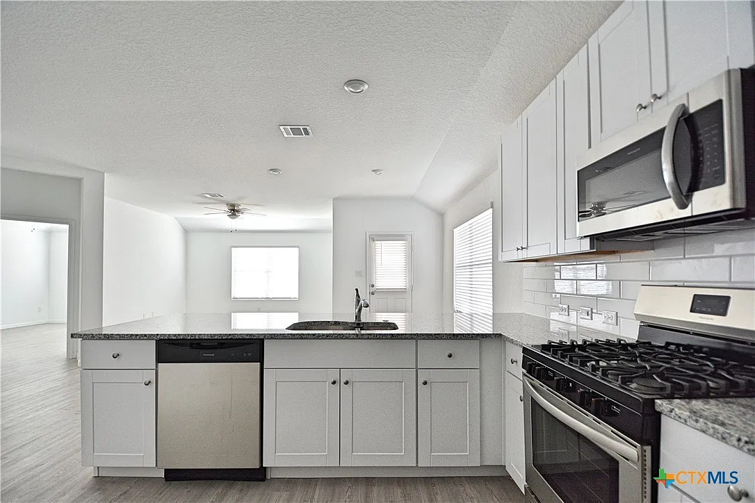3 bed, 2.0 bath, 1459 sqft, $1,950 — Photo 4