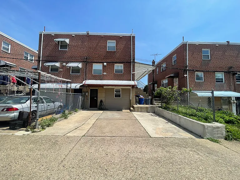 2820 Guilford St — Photo 9