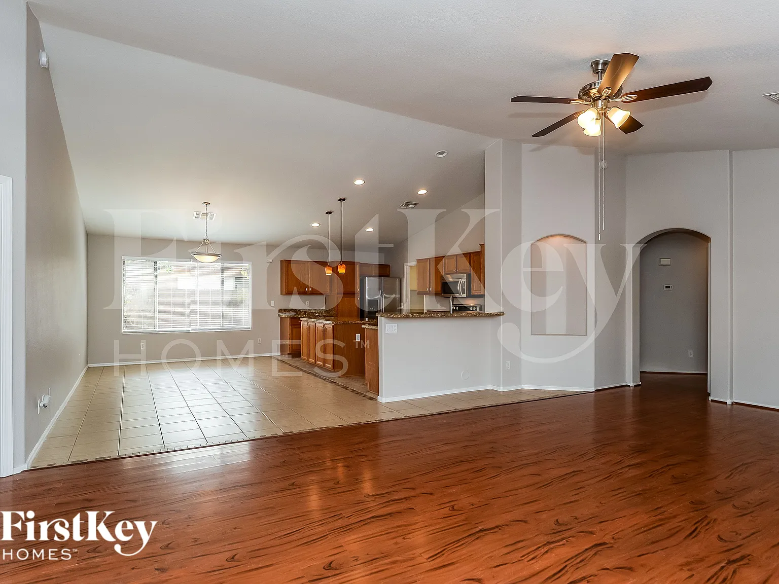 3 bed, 2.0 bath, 1679 sqft, $2,430 — Photo 4