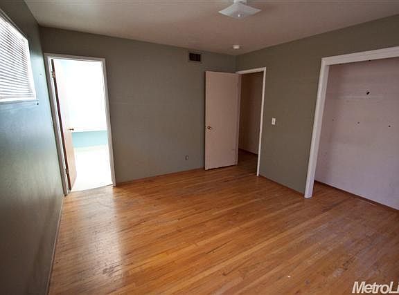 5th image of 457 W J St
