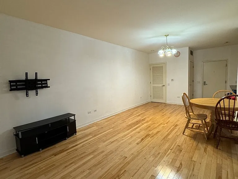 1155 W Roosevelt Rd #204 — Photo 3