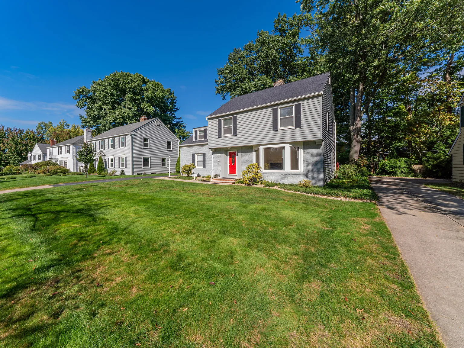 4 bed, 2.5 bath, 2164 sqft, $3,000 — Photo 3