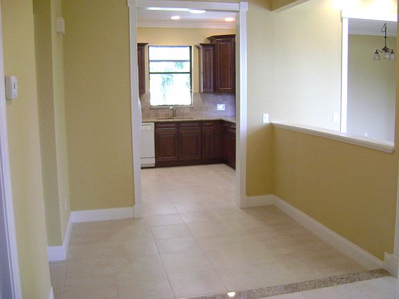 4th image of 431 SW Doreen Street