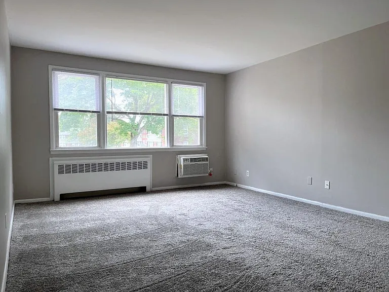 Riverhill Apartments — Photo 35