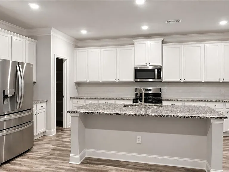 4462 Silver Oak Dr SW — Photo 3