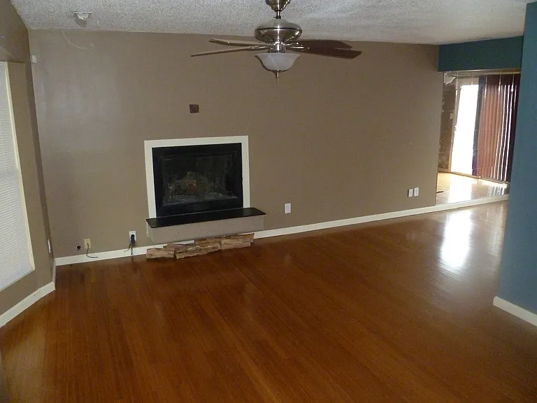 3560 Windmill Dr — Photo 4