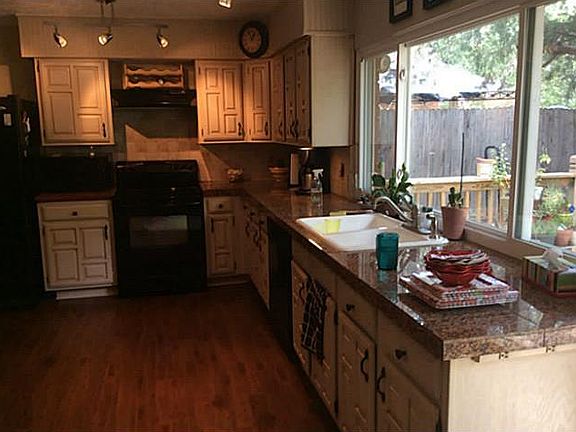 2nd image of 2803 Meadowview Dr