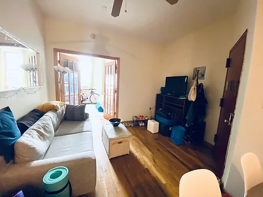 Rented by Compass | media 18