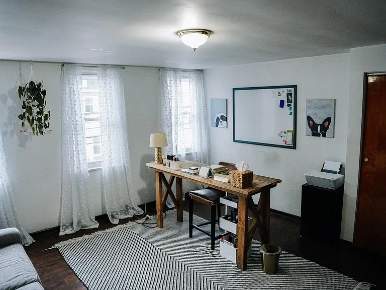 2507 Sarah St — Photo 10