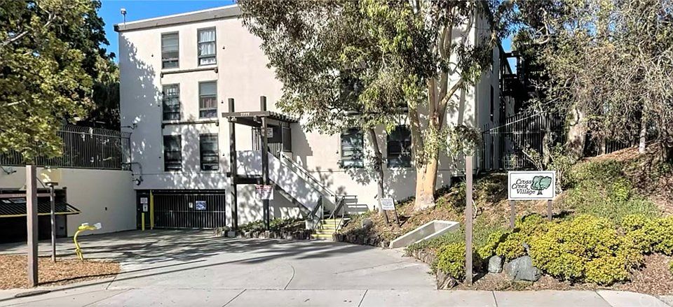 2nd image of 7777 W 91st St Unit E2137