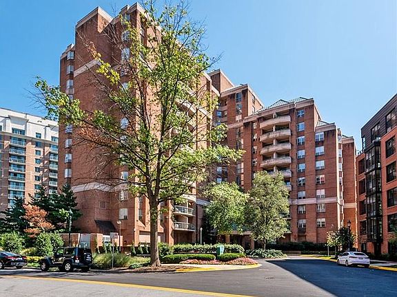 4th image of 4808 Moorland Ln #Penthouse 1301