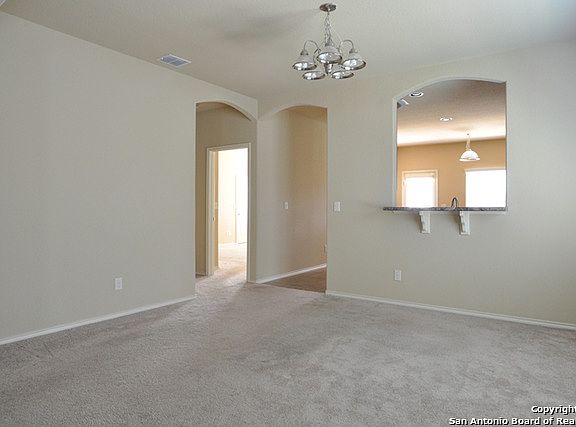 5th image of 10402 Royal Est