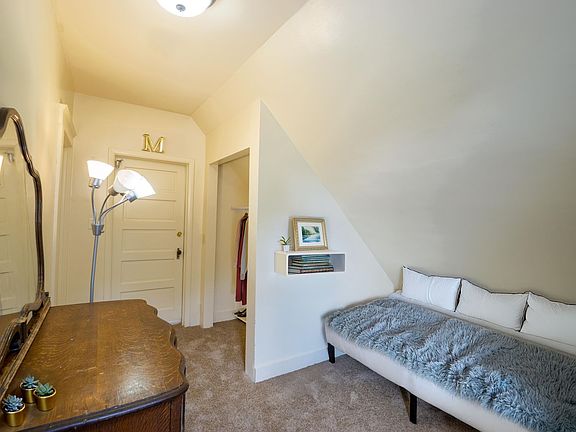 2nd image of 113 Comstock Pl Room 11