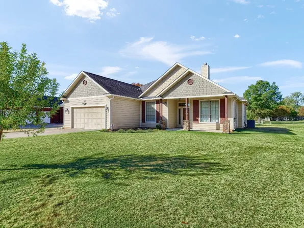 213 Cayuga Trl N, Gainesville, TX 76240