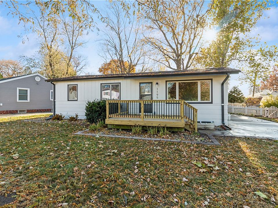 1st image of 1195 SW Fehn Dr