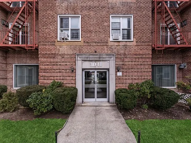 Building Photo - 3011 Parsons Blvd #3A