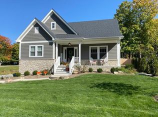 678 Hart Rd, Batavia, IL 60510