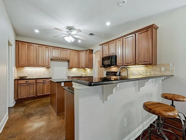 200 Oak Hollow Ln — Photo 20