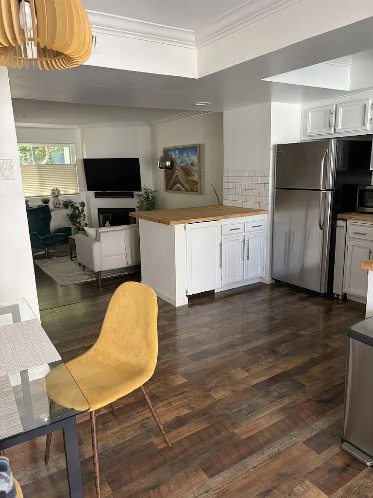 2 bed, 903 sqft, $3,950 — Photo 4