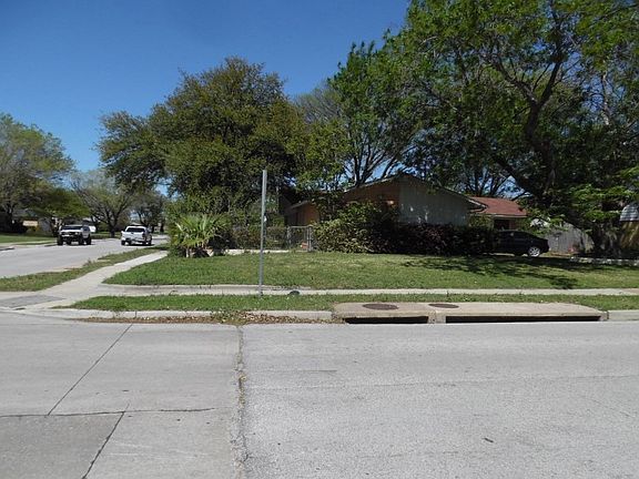 3rd image of 626 Cambridge Dr