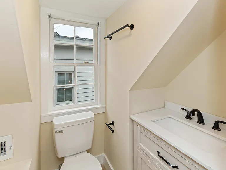 13 Elizabeth St #B — Photo 27