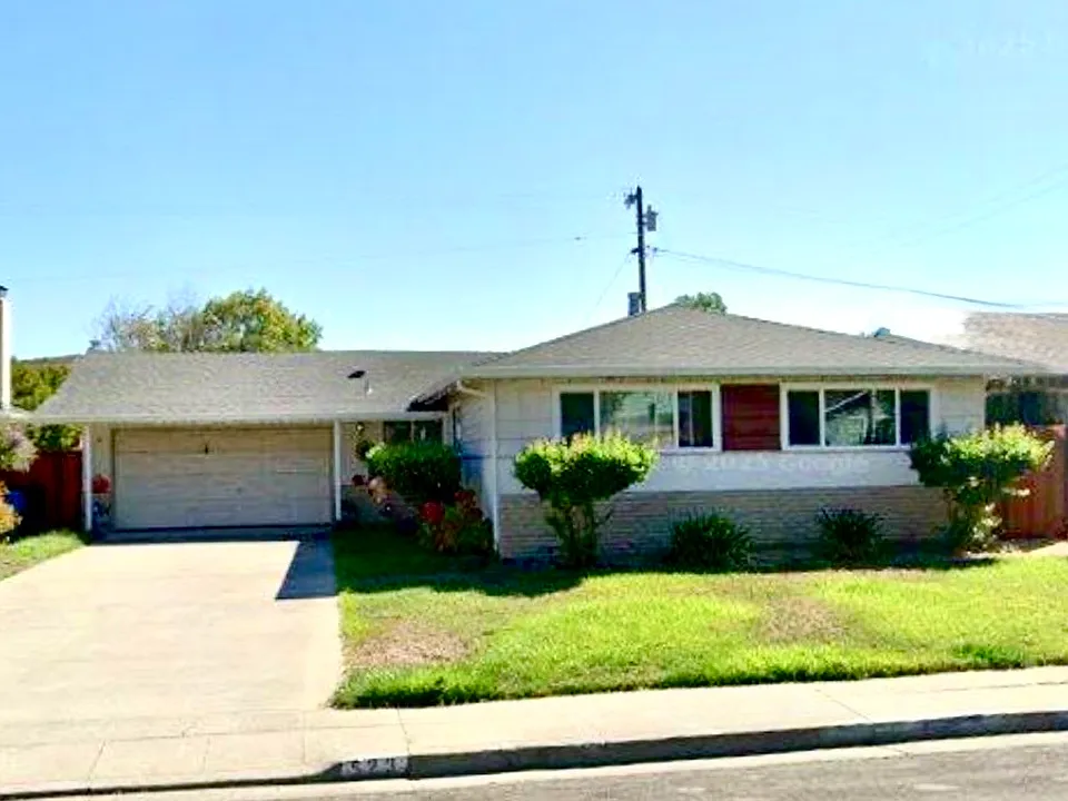 523 Hickory Pl