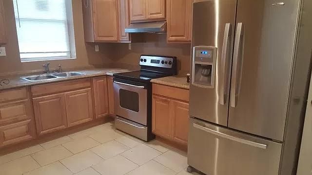 2nd image of 3822 N Gratz St