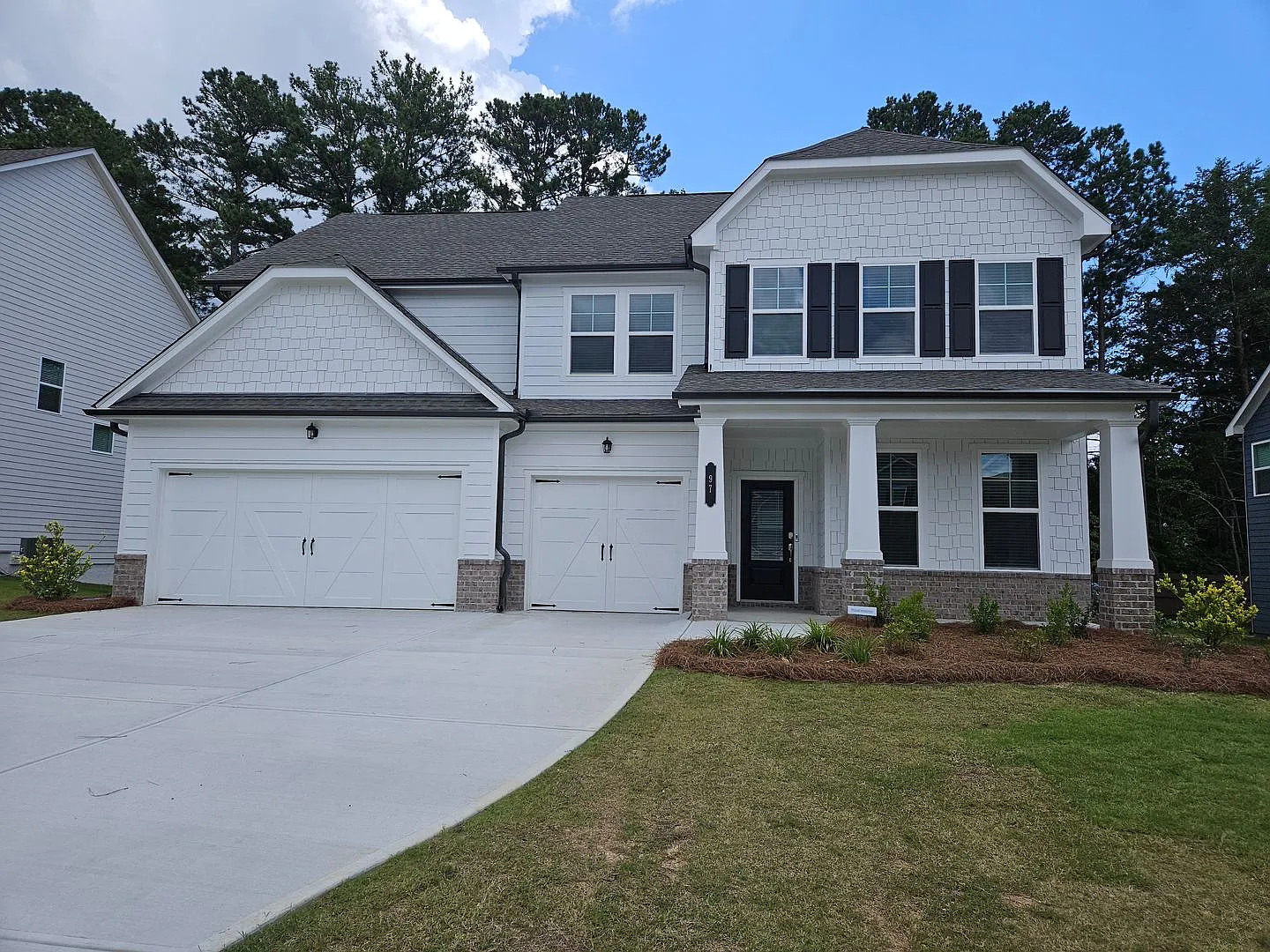 Like New Traditional Farmhouse Style Home - Three Car Garage For Lease — Photo 1