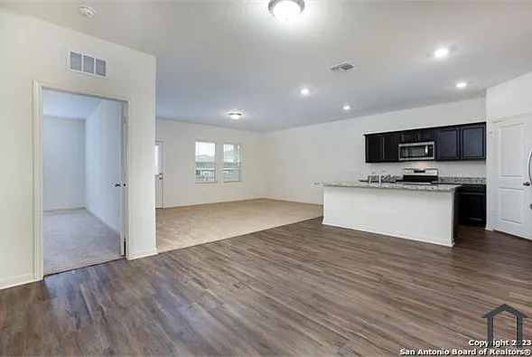 12530 Larissa — Photo 3