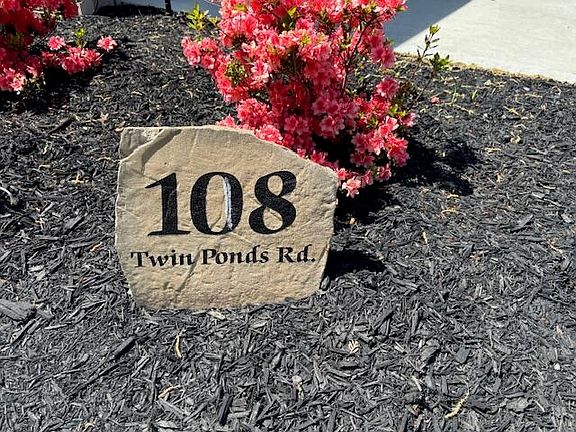 5th image of 108 Twin Ponds Rd
