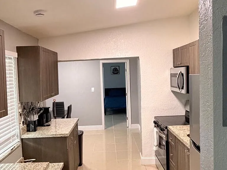1558 NW 5th Ave — Photo 10