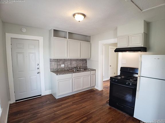4th image of 205 E Lambert St