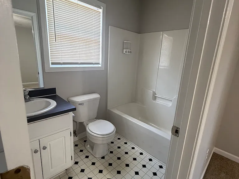 927 Lakeview Dr — Photo 22