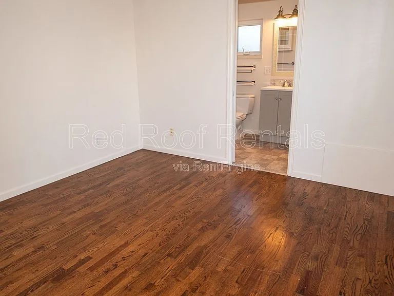 4840 N 8th St — Photo 26