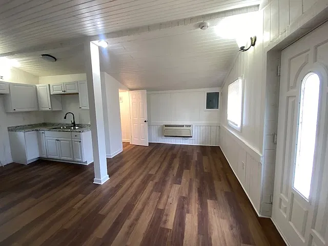 Studio, $495 — Photo 2