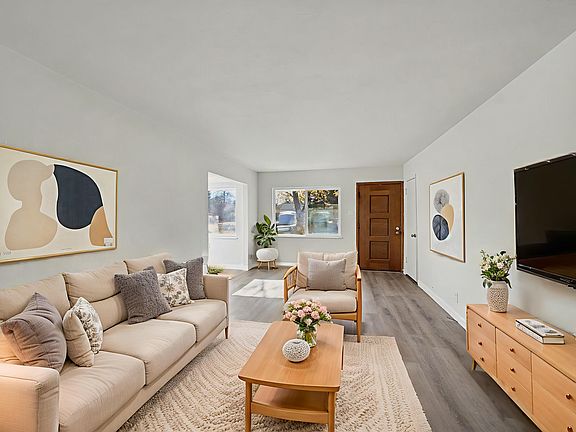 3rd image of 5055 E Dartmouth Ave