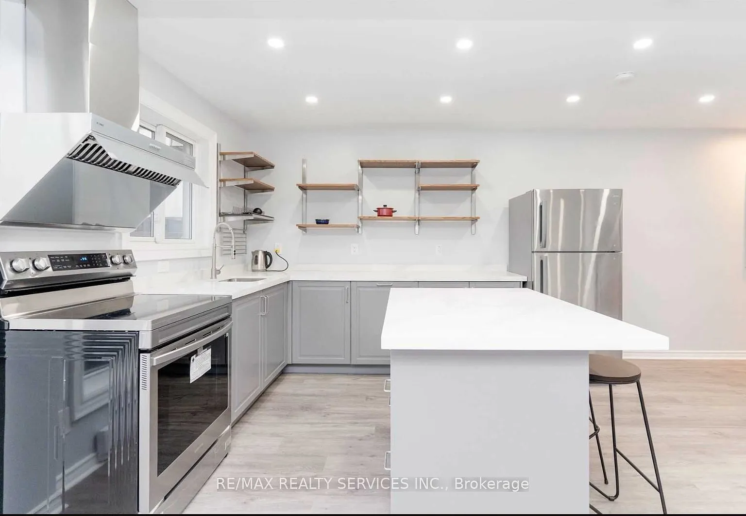 4 bed, $3,200 — Photo 1
