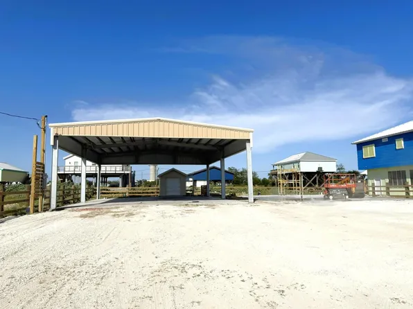 220 Cypress Ln, Grand Isle, LA 70358